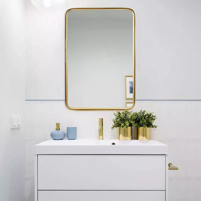 Specchio da parete rettangolare con cornice in metallo dorato sottile con bordo rialzato, 57,7 x 87,6 cm, stile moderno