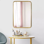 Specchio da parete rettangolare con cornice in metallo dorato sottile con bordo rialzato, 57,7 x 87,6 cm, stile moderno