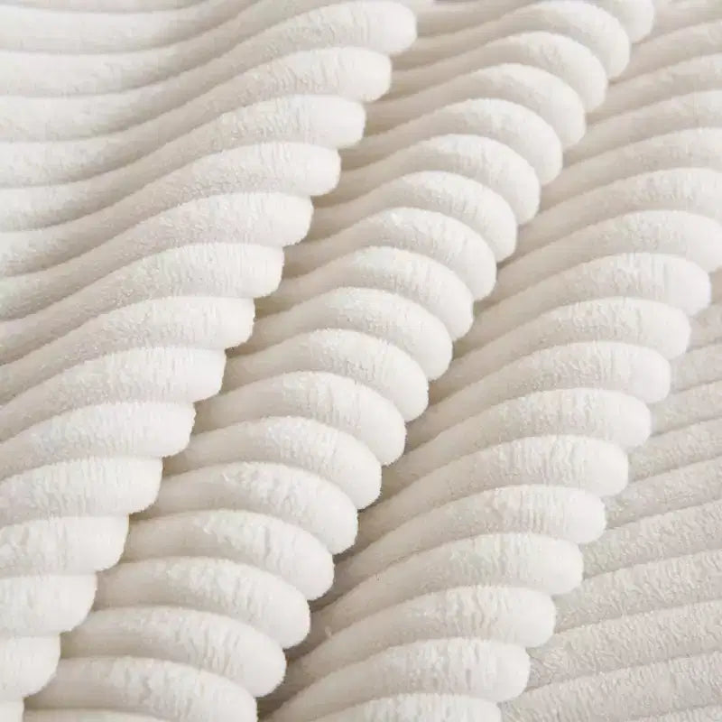Divano modulare: Divano profondo in velluto a coste beige per un soggiorno moderno