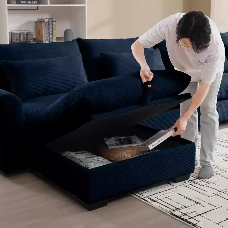 Divano modulare: Divano profondo in velluto a coste beige per un soggiorno moderno