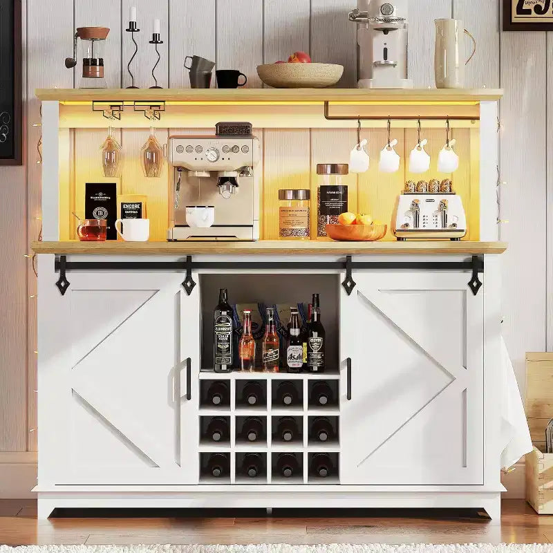 55 Mobile Bar da Caffè in Stile Rustico con Presa di Corrente e Luci LED - Porta Scorrevole a Fienile, Porta Bottiglie, Stazione di Ricarica USB | Nero/Marrone/Bianco