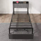 Struttura letto con piattaforma e 2 cassetti portaoggetti, testiera imbottita, stazione di ricarica integrata, robuste doghe in metallo, non è necessario un box spring