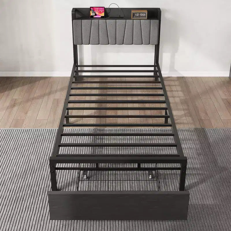 Struttura letto con piattaforma e 2 cassetti portaoggetti, testiera imbottita, stazione di ricarica integrata, robuste doghe in metallo, non è necessario un box spring