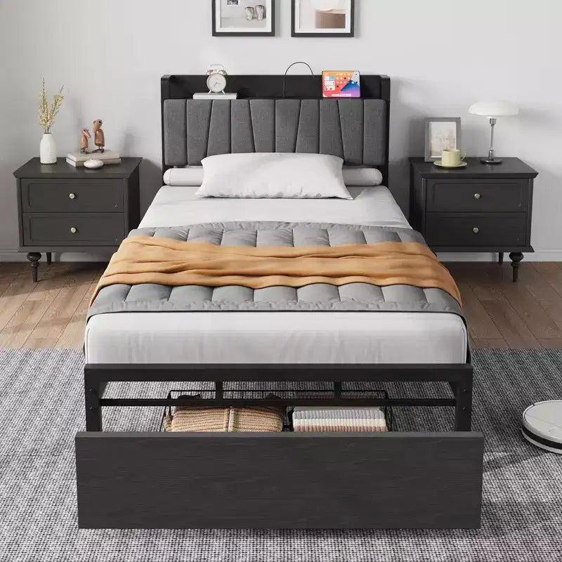Struttura letto con piattaforma e 2 cassetti portaoggetti, testiera imbottita, stazione di ricarica integrata, robuste doghe in metallo, non è necessario un box spring