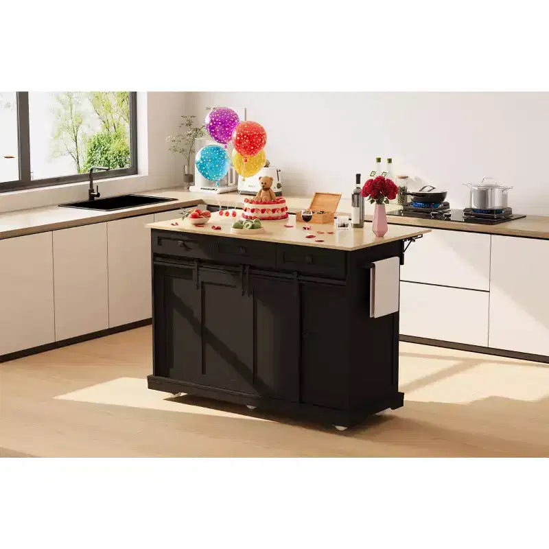 Isola da cucina da 54" con presa elettrica, anta ribaltabile e armadietto per la spazzatura, carrello da cucina con 2 ante scorrevoli a fienile, 3 cassetti, grande tavolo da bar per caffè