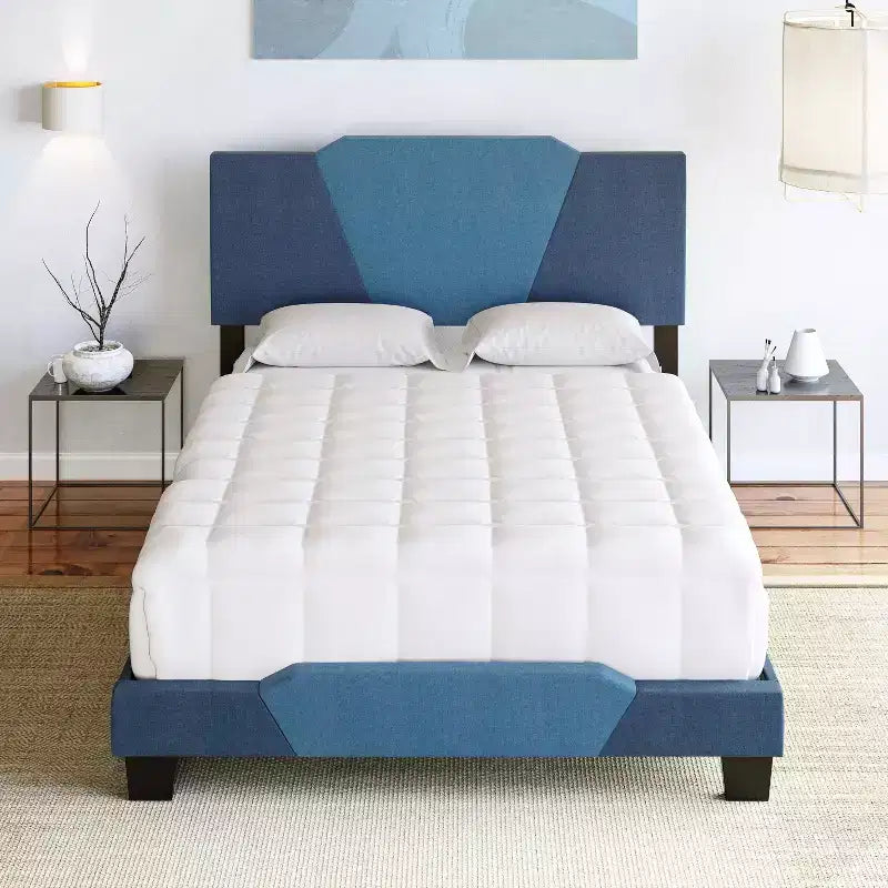 Letto a piattaforma imbottito in lino Full Size, blu, testiera a forma di diamante e quadrupla traversa a doghe incrociate