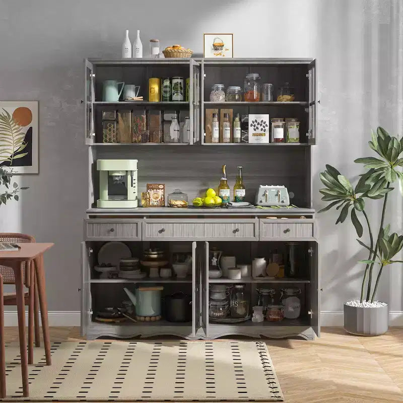 Credenza da cucina grigia da 61,2" con ante in vetro, 4 cassetti e finiture di base decorate